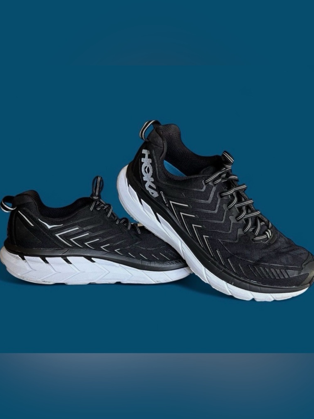 Hoka Clifton 4s- Size 9